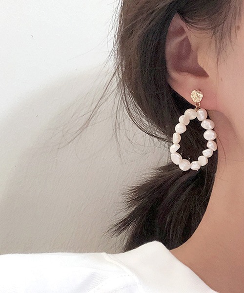 florist(フローリスト)の「【5種展開】スタイリッシュなパールデザインピアス(ピアス(両耳用)・レディース・ゴールド系その他3/ゴールド系その他2/ゴールド系その他6/ゴールド系その他4/ゴールド系その他5・FREE)」の8枚目の写真