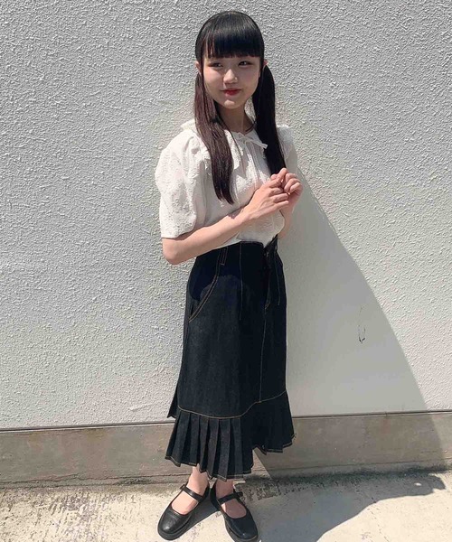 Hamble by Par Avion(ハンブルバイパラビオン)の「レース衿Teeブラウス(Tシャツ/カットソー・レディース・オフホワイト/ブラック・ONESIZE)」の2枚目の写真