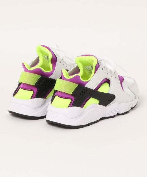 NIKE(ナイキ)の「NIKE WMNS AIR HUARACHE DH4439-101(スニーカー・レディース・ホワイト・26cm/26.5cm/27cm/27.5cm/28cm/23㎝/24㎝/25㎝/24.5㎝/23.5㎝)」の2枚目の写真