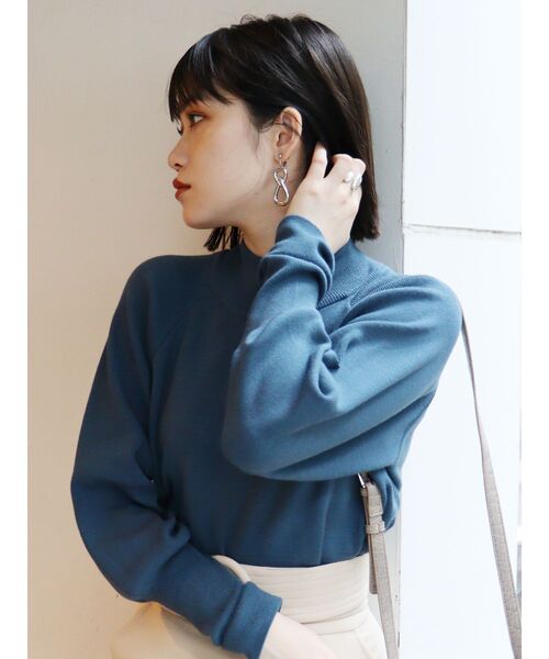 MURUA(ムルーア)の「モダンボトルネックニット(ニット/セーター・レディース・ブラック/ベージュ/ブルー/アイボリー/モカ・FREE)」の5枚目の写真