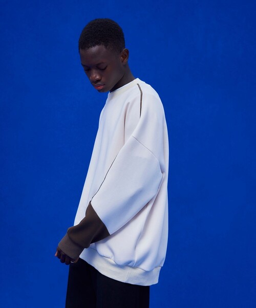 UNITED TOKYO（ユナイテッドトウキョウ）の「ドレープダンボールオーバーサイズクルー（スウェット・メンズ・ブラック/グレー/アイボリー/ブラウン・FREE）」の7枚目の写真