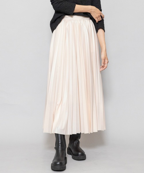 mili an deni（ミリアンデニ）の「フェイクレザープリーツマキシスカート（スカート・レディース・アッシュグレー/ブラック/ブルー/アイボリー・M）」の2枚目の写真
