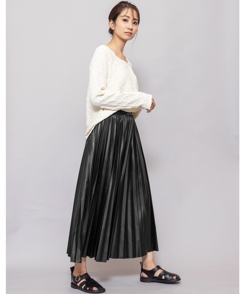 mili an deni（ミリアンデニ）の「フェイクレザープリーツマキシスカート（スカート・レディース・アッシュグレー/ブラック/ブルー/アイボリー・M）」の7枚目の写真