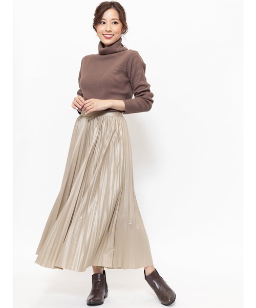 mili an deni（ミリアンデニ）の「フェイクレザープリーツマキシスカート（スカート・レディース・アッシュグレー/ブラック/ブルー/アイボリー・M）」の5枚目の写真