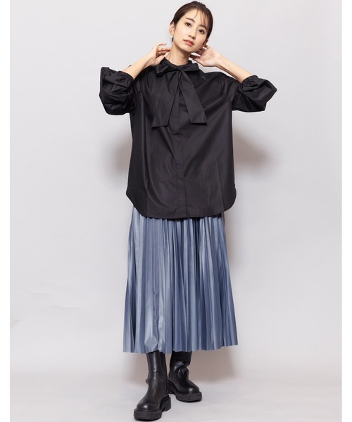 mili an deni（ミリアンデニ）の「フェイクレザープリーツマキシスカート（スカート・レディース・アッシュグレー/ブラック/ブルー/アイボリー・M）」の15枚目の写真