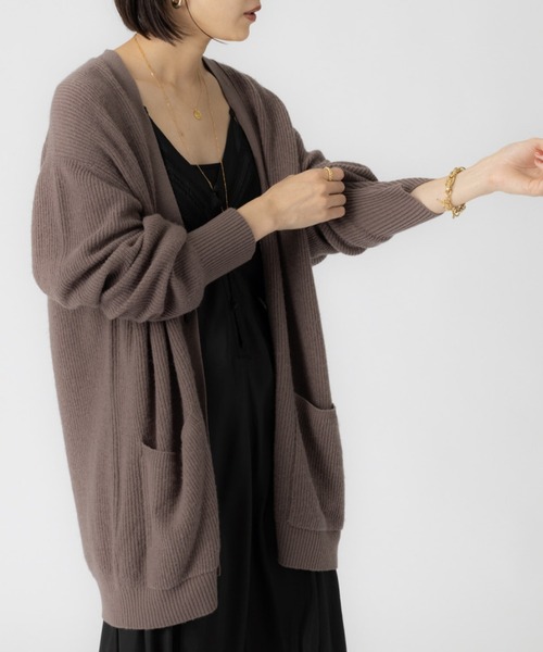 Rouge vif（ルージュヴィフ）の「ウール／カシミヤ Vネックカーディガン（カーディガン/ボレロ・レディース・ネイビー/ピンク/アイボリー/グレー・フリー）」の2枚目の写真