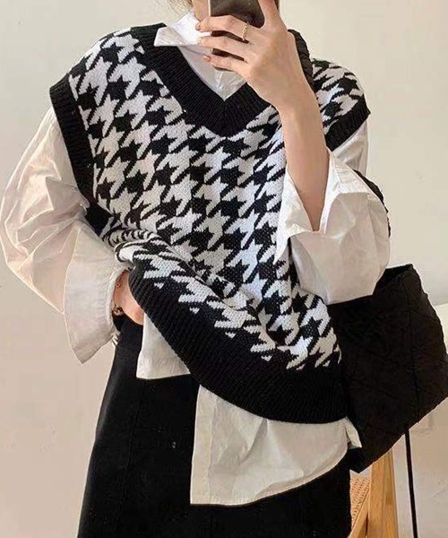 DAY CLOSET(デイ クローゼット)の「レディース 千鳥格子ドロップショルダーニットベスト(ベスト・レディース・ホワイト/ライトブルー/ブラック/ブラウン・ONE SIZE)」の2枚目の写真