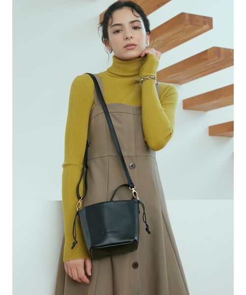 LAGUNAMOON(ラグナムーン)の「【OUTDOOR】フェイクレザー巾着バッグ(ハンドバッグ・レディース・ブラック/アイボリー・FREE)」の5枚目の写真