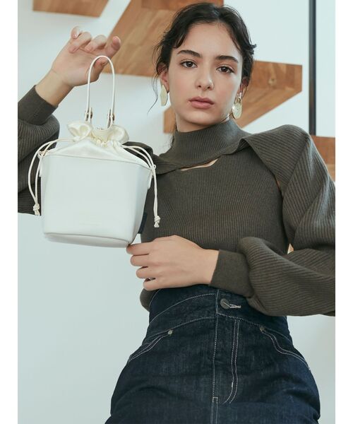 LAGUNAMOON(ラグナムーン)の「【OUTDOOR】フェイクレザー巾着バッグ(ハンドバッグ・レディース・ブラック/アイボリー・FREE)」の19枚目の写真