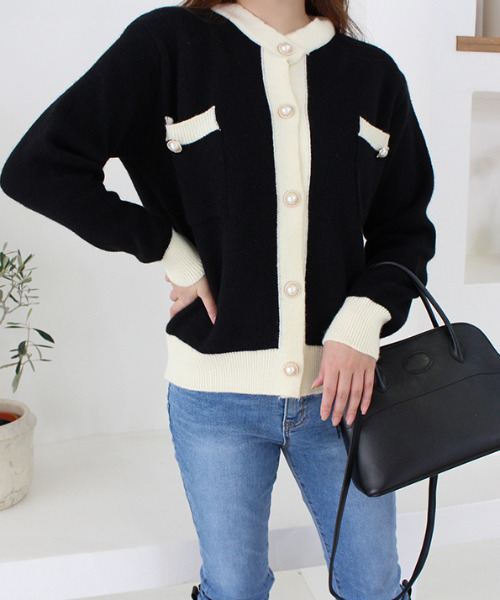 MODE ROBE(モードローブ)の「配色ニットカーディガン(カーディガン/ボレロ・レディース・ホワイト/ブラック・FREE)」の2枚目の写真