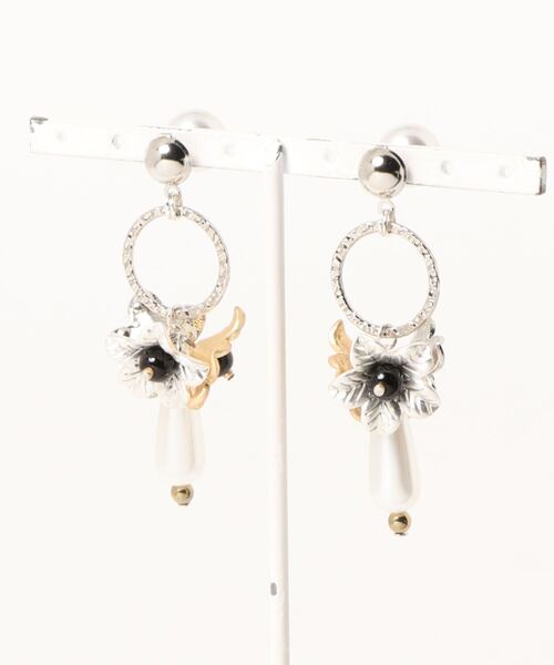 tone(トーン)の「【waaak】Flower(gold.silver)×pierce(MA)(ピアス(両耳用)・レディース・ゴールド・FREE)」の2枚目の写真