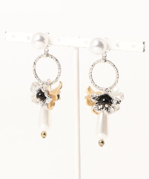 tone(トーン)の「【waaak】Flower(gold.silver)×pierce(MA)(ピアス(両耳用)・レディース・ゴールド・FREE)」の3枚目の写真