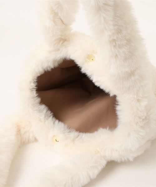 Opinion korean town（オピニオン コリアン タウン）の「fake fur shopping bag（ハンドバッグ・レディース・ホワイト/ブラック/グレー/マスタード/スモークピンク・FREE）」の9枚目の写真