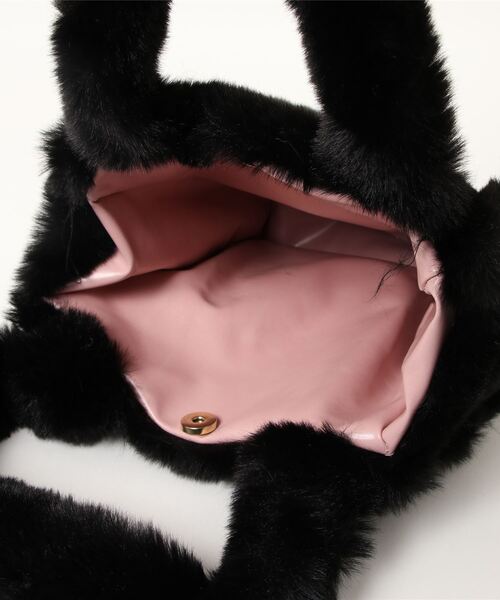 Opinion korean town（オピニオン コリアン タウン）の「fake fur shopping bag（ハンドバッグ・レディース・ホワイト/ブラック/グレー/マスタード/スモークピンク・FREE）」の15枚目の写真