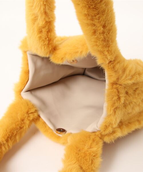 Opinion korean town（オピニオン コリアン タウン）の「fake fur shopping bag（ハンドバッグ・レディース・ホワイト/ブラック/グレー/マスタード/スモークピンク・FREE）」の8枚目の写真