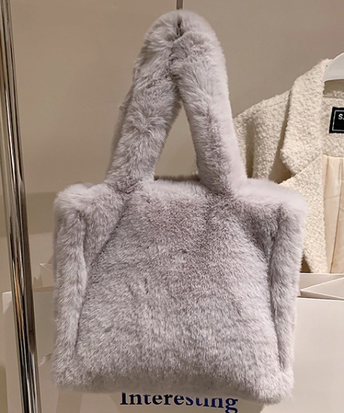 Opinion korean town（オピニオン コリアン タウン）の「fake fur shopping bag（ハンドバッグ・レディース・ホワイト/ブラック/グレー/マスタード/スモークピンク・FREE）」の4枚目の写真