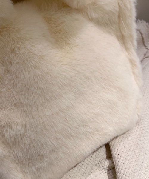 Opinion korean town（オピニオン コリアン タウン）の「fake fur shopping bag（ハンドバッグ・レディース・ホワイト/ブラック/グレー/マスタード/スモークピンク・FREE）」の20枚目の写真