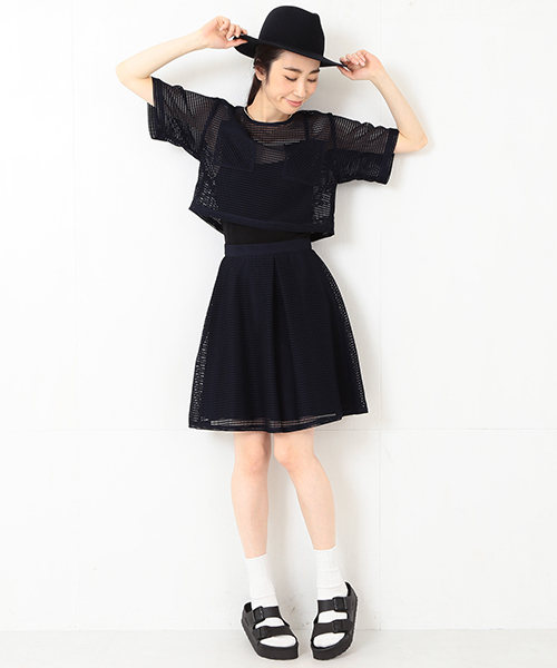 Ray BEAMS（レイビームス）の「Ray BEAMS / スクエアメッシュ クロップドプルオーバー（シャツ/ブラウス・レディース・ホワイト/ネイビー・ONE SIZE）」の17枚目の写真