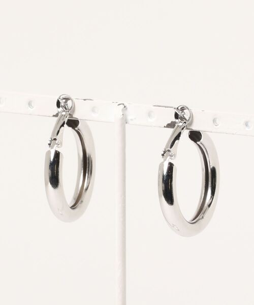 EGOIST（エゴイスト）の「チューブフープピアス（ピアス（両耳用）・レディース・シルバー/ゴールド・FREE）」の5枚目の写真