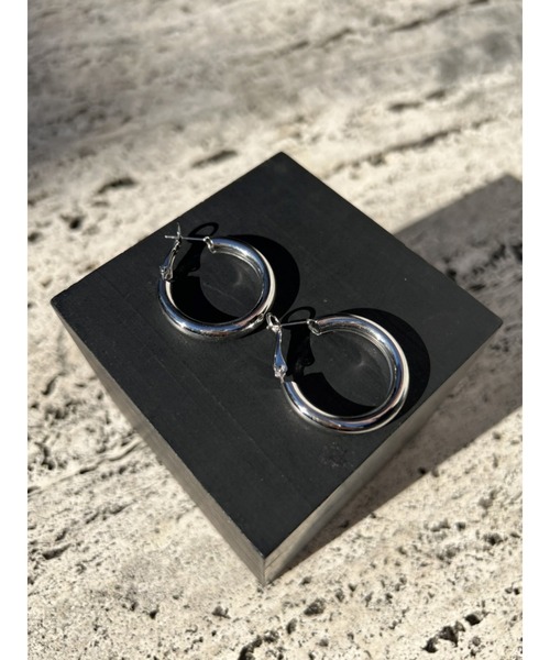 EGOIST（エゴイスト）の「チューブフープピアス（ピアス（両耳用）・レディース・シルバー/ゴールド・FREE）」の6枚目の写真