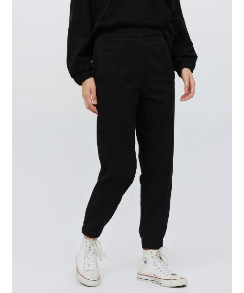 GAP（ギャップ）の「ハイライズ バレル ジョガーパンツ（スウェットパンツ・レディース・ブラック/ブラウン/グレー/オフホワイト/ピンク・S/M/L/XS/XXS）」の3枚目の写真