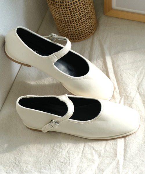 AmiAmi（アミアミ）の「カンフーシューズ/ストラップパンプス/バレエシューズ（バレエシューズ・レディース・ブラック/アイボリー/ゼブラ・LL/S/M/L）」の2枚目の写真