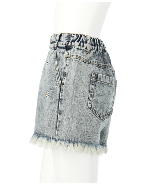 ANAP GiRL(アナップガール)の「デイジー刺繍ショートパンツ(デニムパンツ・キッズ・ブルー/ライトブルー・M/XS/S)」の16枚目の写真