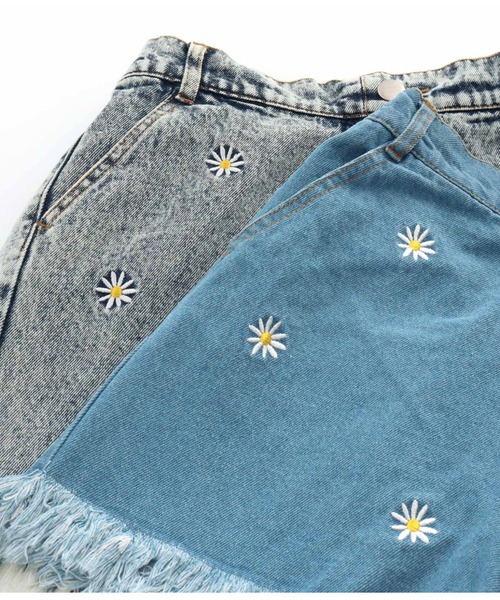 ANAP GiRL(アナップガール)の「デイジー刺繍ショートパンツ(デニムパンツ・キッズ・ブルー/ライトブルー・M/XS/S)」の18枚目の写真