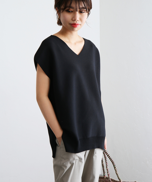 La TOTALITE（ラトータリテ）の「ガーターVネックフレンチプル