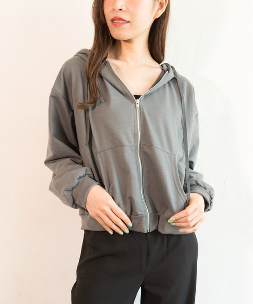 Alite cloth(アリーテクロス)の「ショート丈フルジップパーカー(パーカー・レディース・ホワイト/チャコールグレー/ライトグレー/ブラック/サックスブルー/ピンク/グリーン/ライトグリーン・FREE)」の4枚目の写真