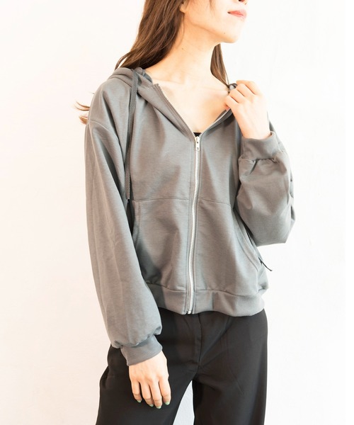 Alite cloth(アリーテクロス)の「ショート丈フルジップパーカー(パーカー・レディース・ホワイト/チャコールグレー/ライトグレー/ブラック/サックスブルー/ピンク/グリーン/ライトグリーン・FREE)」の10枚目の写真