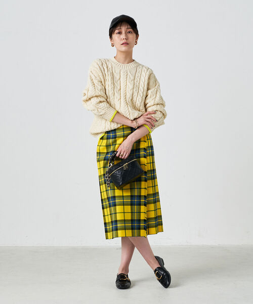 NOLLEY’S（ノーリーズ）の「◇【WEB限定カラーあり】【OLDDERBY KNITWEAR】別注アランケーブル配色プルオーバーニット（ニット/セーター・レディース・チャコールグレー/ライトブルー/ブラウン/オフホワイト・FREE）」の5枚目の写真