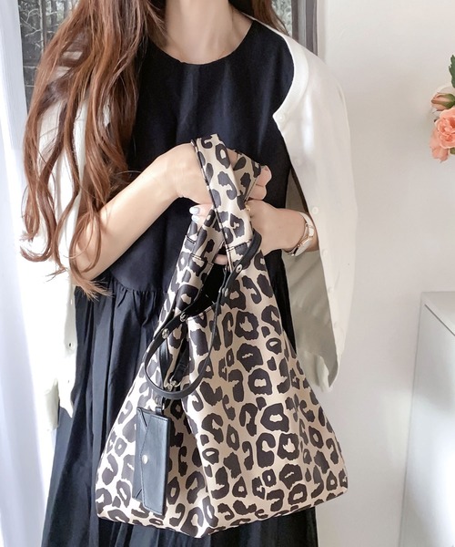 mily bilet(ミウィビレット)の「シンプルが使いやすい。2wayICカードケース付きヴィーガンレザートートバッグ(トートバッグ・レディース・ホワイト/ブラック/シルバー/レオパード・ONE SIZE)」の11枚目の写真