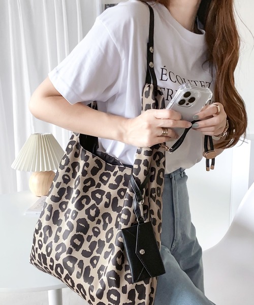 mily bilet(ミウィビレット)の「シンプルが使いやすい。2wayICカードケース付きヴィーガンレザートートバッグ(トートバッグ・レディース・ホワイト/ブラック/シルバー/レオパード・ONE SIZE)」の19枚目の写真