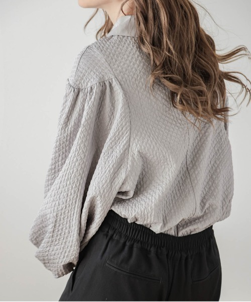 AMELY（エミリー）の「ボリュームスリーブトップス（シャツ/ブラウス・レディース・ブラック/ホワイト/グリーン/グレイッシュベージュ/グレー/イエロー/ピンク・フリー）」の15枚目の写真