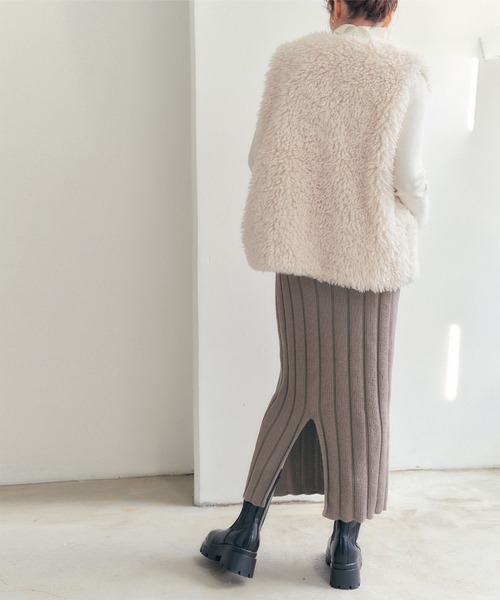 titivate(ティティベイト)の「Iラインリブニットスカート(スカート・レディース・チャコール/グレイッシュベージュ/レッド/ブラック・S/L/M)」の9枚目の写真