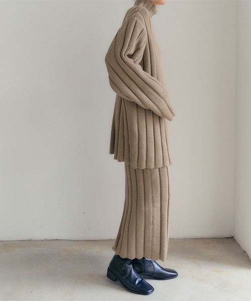 titivate(ティティベイト)の「Iラインリブニットスカート(スカート・レディース・チャコール/グレイッシュベージュ/レッド/ブラック・S/L/M)」の10枚目の写真