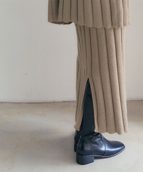 titivate(ティティベイト)の「Iラインリブニットスカート(スカート・レディース・チャコール/グレイッシュベージュ/レッド/ブラック・S/L/M)」の11枚目の写真