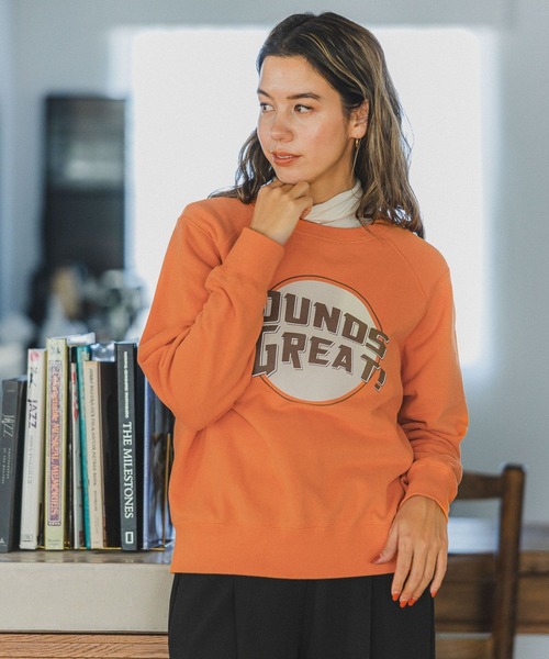 BAYFLOW（ベイフロー）の「アソートロゴピーチプルオーバ（スウェット・レディース・チャコールグレー/オレンジ/アイボリー・FREE）」の2枚目の写真