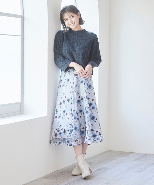 Feroux(フェルゥ)の「【洗える】ケーブルショート丈 ニット(ニット/セーター・レディース・アイボリー系/グレー系/ピンク系/ライトイエロー系・F)」の5枚目の写真