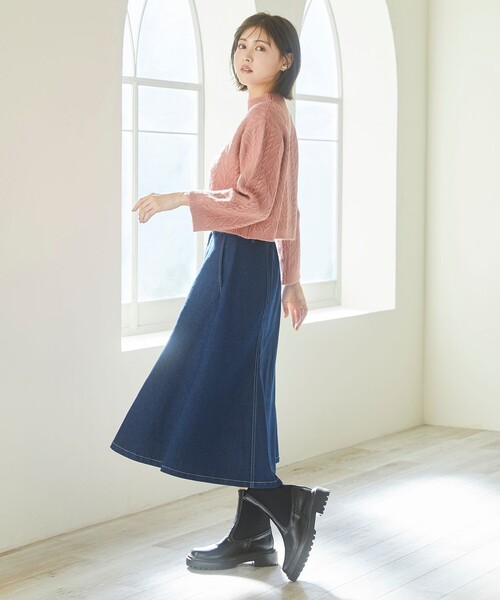 Feroux(フェルゥ)の「【洗える】ケーブルショート丈 ニット(ニット/セーター・レディース・アイボリー系/グレー系/ピンク系/ライトイエロー系・F)」の9枚目の写真
