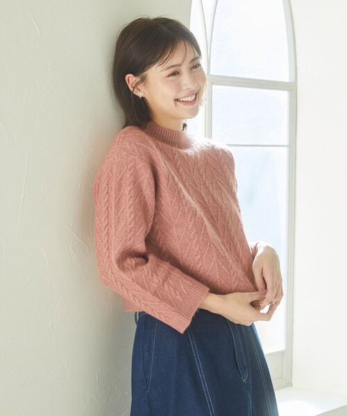 Feroux(フェルゥ)の「【洗える】ケーブルショート丈 ニット(ニット/セーター・レディース・アイボリー系/グレー系/ピンク系/ライトイエロー系・F)」の10枚目の写真