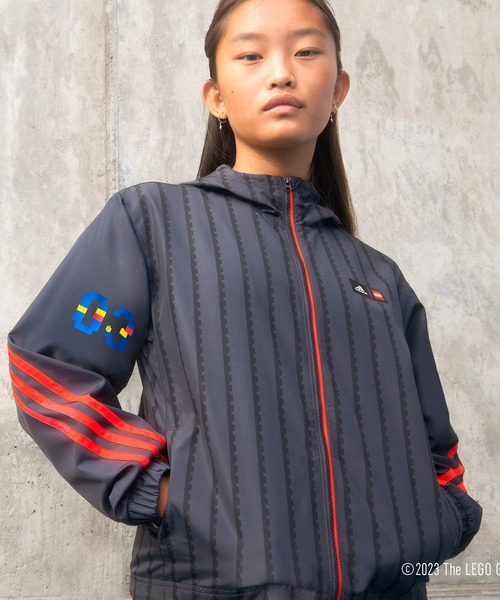 adidas（アディダス）の「adidas × Classic LEGO ウインド