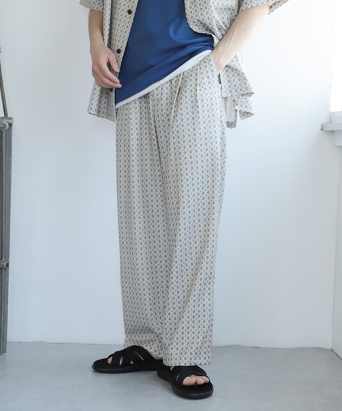 SENSE OF PLACE by URBAN RESEARCH（センスオブプレイスバイアーバンリサーチ）の「『セットアップ対応』『イージーケア』コモンガラダブルタックワイドスラックス（スラックス・メンズ・ブラック/ライトカーキ/ライトベージュ・SMALL/MEDIUM/LARGE）」の4枚目の写真