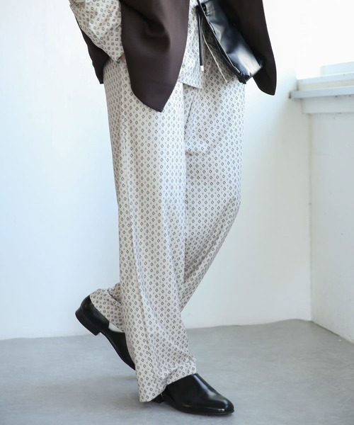 SENSE OF PLACE by URBAN RESEARCH（センスオブプレイスバイアーバンリサーチ）の「『セットアップ対応』『イージーケア』コモンガラダブルタックワイドスラックス（スラックス・メンズ・ブラック/ライトカーキ/ライトベージュ・SMALL/MEDIUM/LARGE）」の8枚目の写真