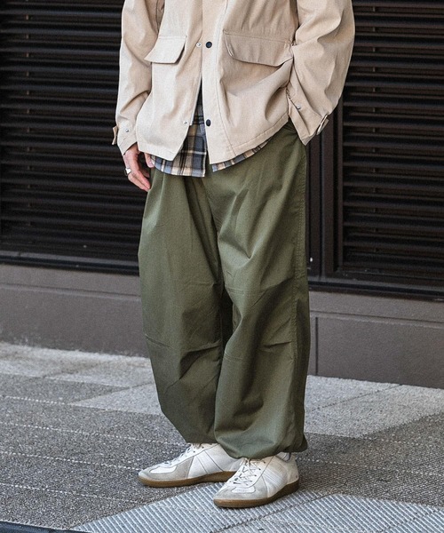 ITEMS URBANRESEARCH（アイテムズ アーバンリサーチ）の「ルーズシルエット スノーパンツ（カーゴパンツ・メンズ・カーキ/ブラック・FREE）」の14枚目の写真