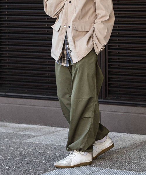 ITEMS URBANRESEARCH（アイテムズ アーバンリサーチ）の「ルーズシルエット スノーパンツ（カーゴパンツ・メンズ・カーキ/ブラック・FREE）」の15枚目の写真