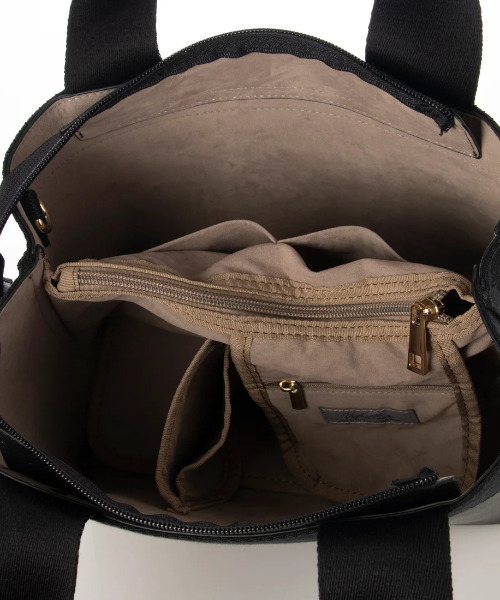 cache cache(カシュ カシュ)の「カシュカシュ cachecache / テープディテール2wayパーテーショントート(ショルダーバッグ・レディース・グレー/サックスブルー/ベージュ系その他/アイボリー/ブラック/イエロー・FREE)」の9枚目の写真
