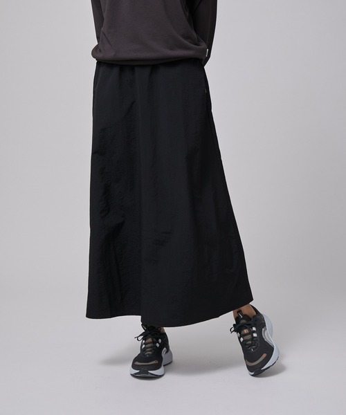 NERGY（ナージー）の「バックギャザーナイロンスカート（スカート・レディース・グリーン/ブラック・FREE）」の7枚目の写真