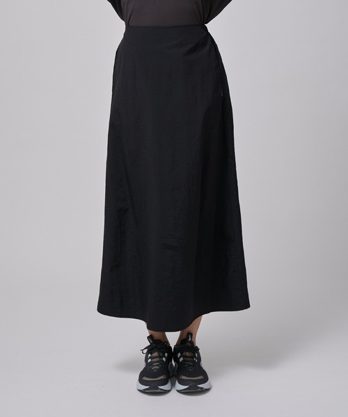 NERGY（ナージー）の「バックギャザーナイロンスカート（スカート・レディース・グリーン/ブラック・FREE）」の11枚目の写真